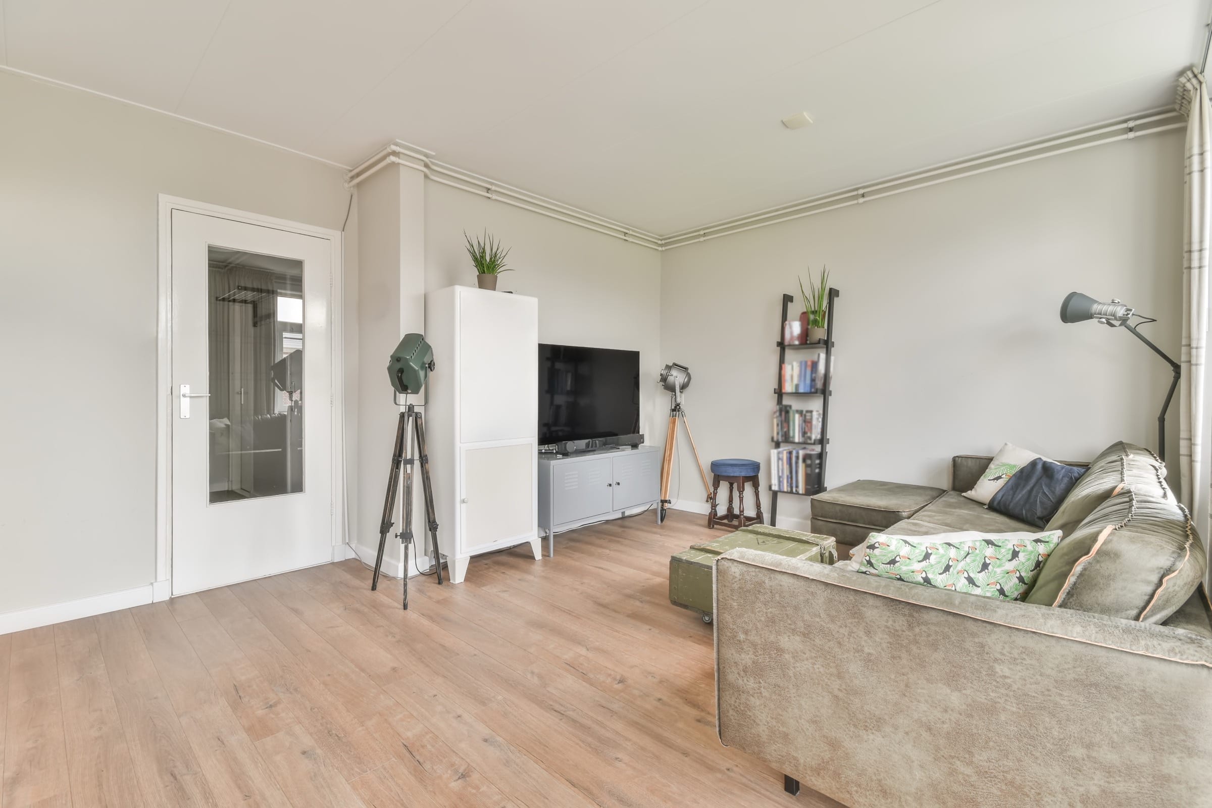 Sfeervolle woonkamer in een Amsterdams appartement